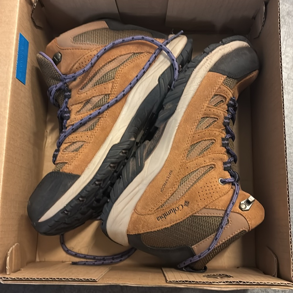 Columbia Women's Crestwood Mid Waterproof Hiking Shoe - Picture 2 of 13